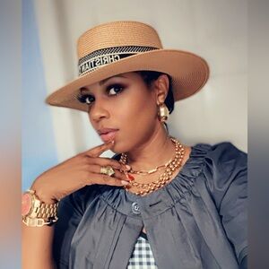 Meet your Posher, Ebizimo